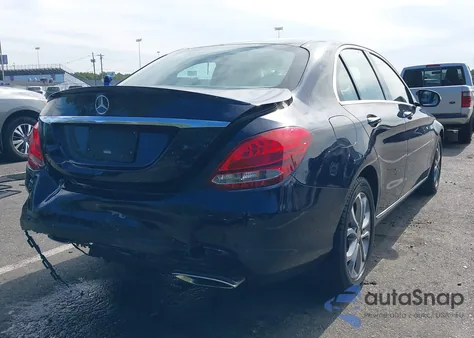 2016 Mercedes-Benz C 300 4Matic z USA, uszkodzony, nr VIN 55SWF4KB3GU116494